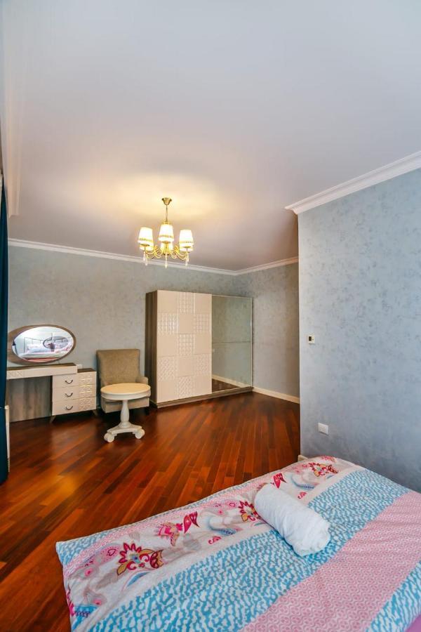 Lux Family Apartment In City Center Bakoe Buitenkant foto